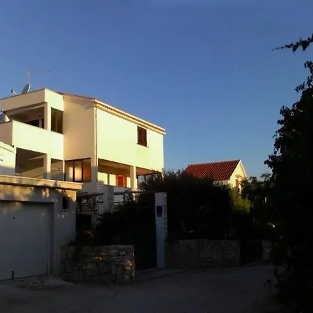 With Parking Space Rukavac, - 13337 Appartement