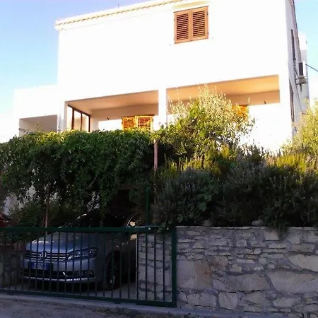 With Parking Space Rukavac, - 13337 Appartement