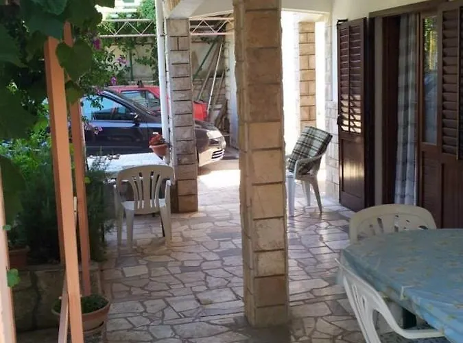 Apartment With Parking Space Rukavac, - 13337 Vis