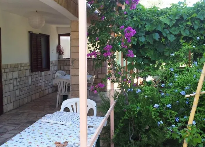 With Parking Space Rukavac, - 13337 Appartamento *